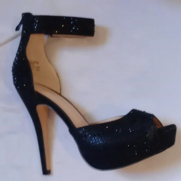 Dream Pairs Glittery Black Heels, Size 8 - Picture 11 of 13